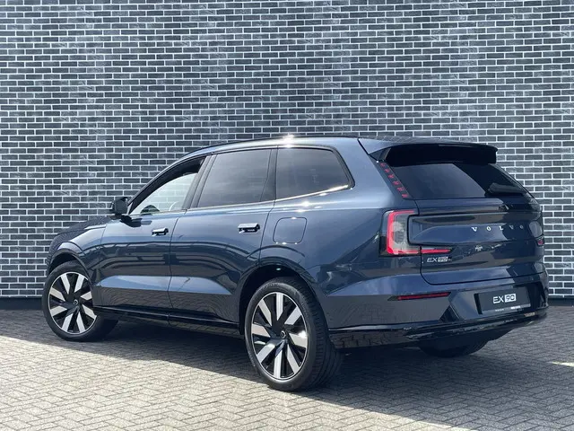 Volvo EX90 2