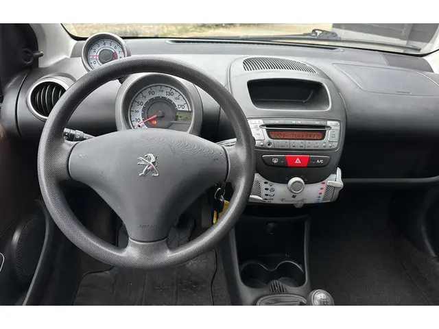 Peugeot 107 1.0 Active 2014 Benzine 8