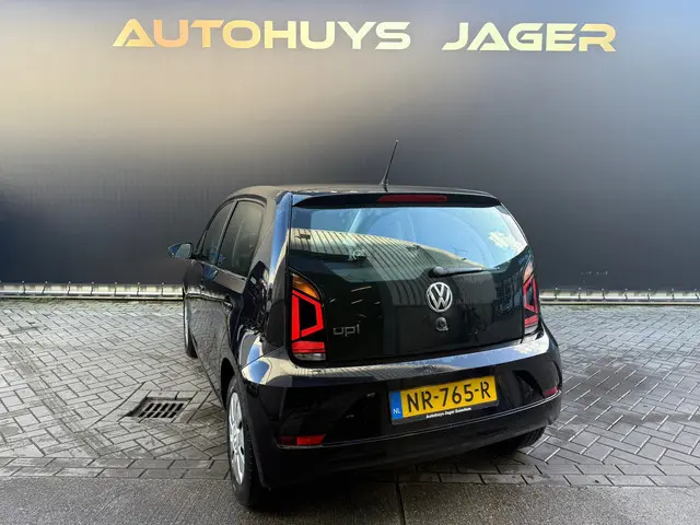 Volkswagen up! 1.0 BMT move up! 2017 Benzine 5