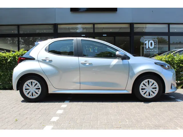 Toyota Yaris 1.5 Hybrid Active 2022 Hybride Benzine 7