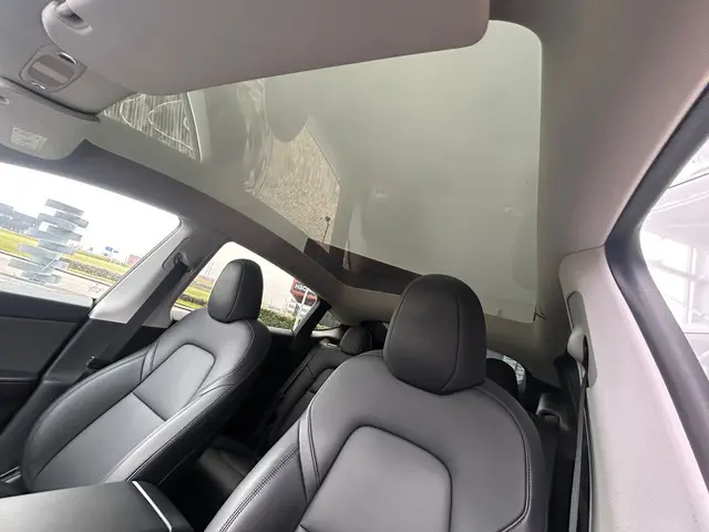 Tesla Model Y RWD 58 kWh 2023 Elektrisch 11