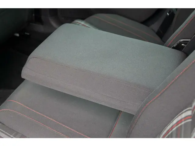 Volkswagen Golf 2.0 GTI UNIEK Nette Auto 2012 Benzine 30