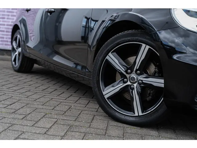 Volvo V40 T4 190pk R-Design 2018 Benzine 10