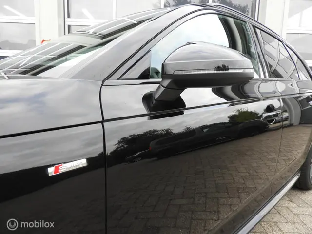 Audi A4 Avant 1.4 TFSI S-Line , Black Edition 2018 Benzine 5