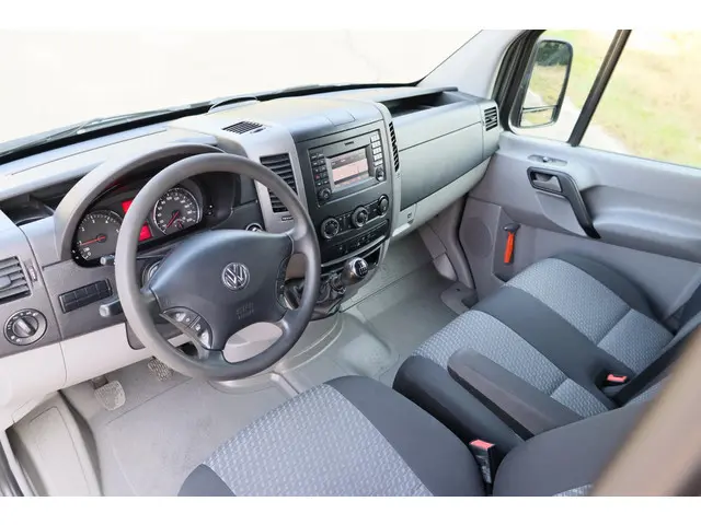 Volkswagen Crafter 32 2.0 TDI L2H1 2014 Diesel 13