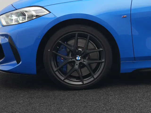 BMW 1 Serie M135i xDrive 306pk Dealer O.H 2021 Benzine 38