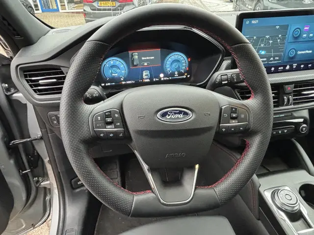 Ford Kuga 2.5 PHEV ST-Line X 2025 Hybride Benzine 12