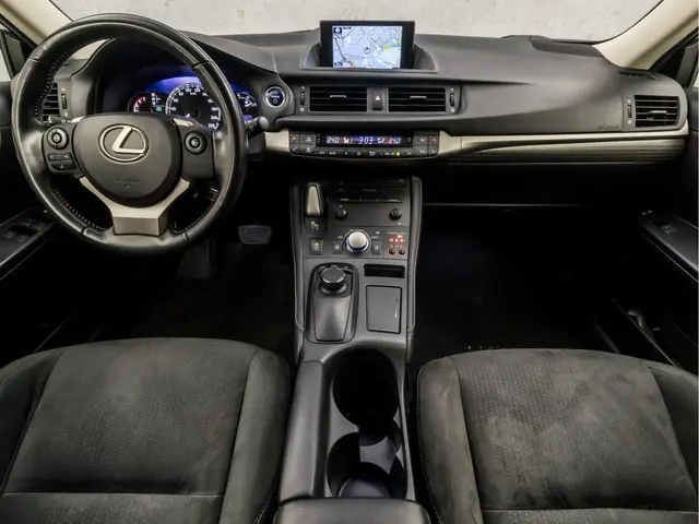 Lexus CT 200h 25th Edition 2015 Hybride Benzine 6