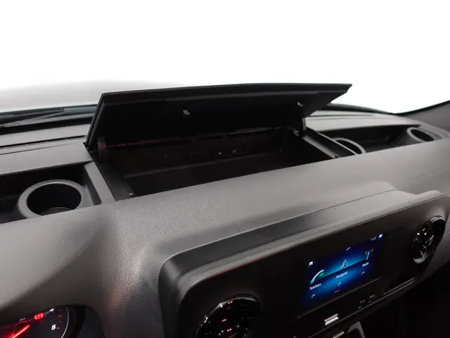 Mercedes-Benz Sprinter L2H2 2022 Diesel 25