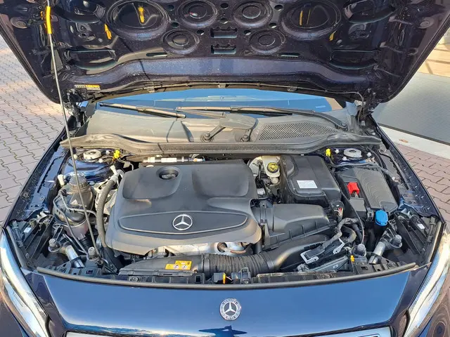Mercedes-Benz GLA 180 Activity Edition 2017 Benzine 41