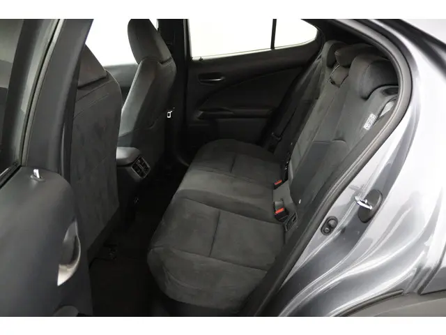 Lexus UX 250h Preference Line 2021 Hybride Benzine 18