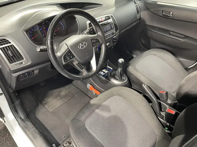 Hyundai i20 1.2i Go! 2015 Benzine 13