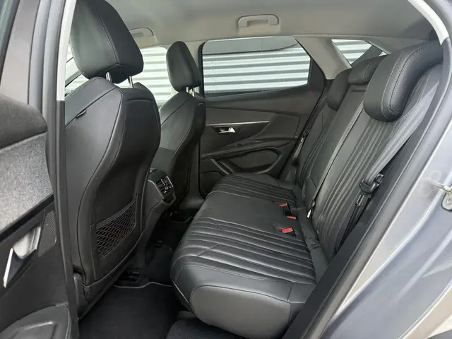 Peugeot 3008 1.2 PureTech Allure 2019 Benzine 12