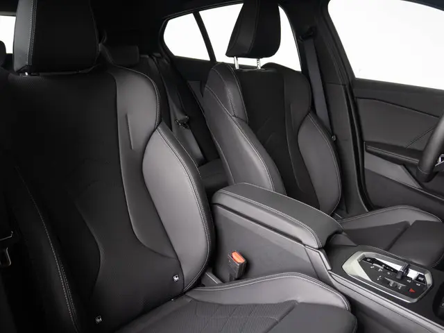 BMW 1 Serie 120 2025 Benzine 8