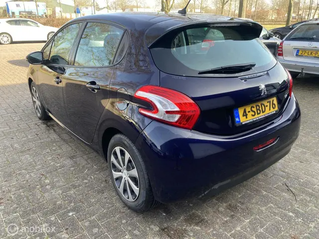 Peugeot 208 1.4 e-HDi Blue Lease DIESEL 2013 Diesel 4