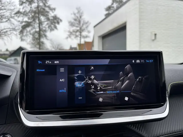 Peugeot 2008 1.2 Hybrid 145 PK GT 2025 Hybride Benzine 18