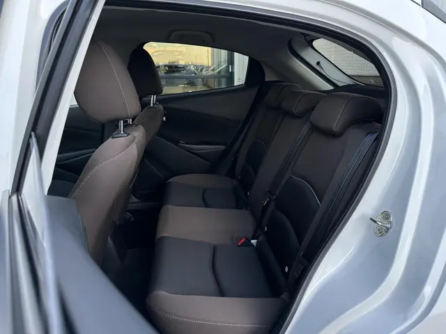 Mazda 2 1.5 Skyactiv-G Luxury 2023 Benzine 42