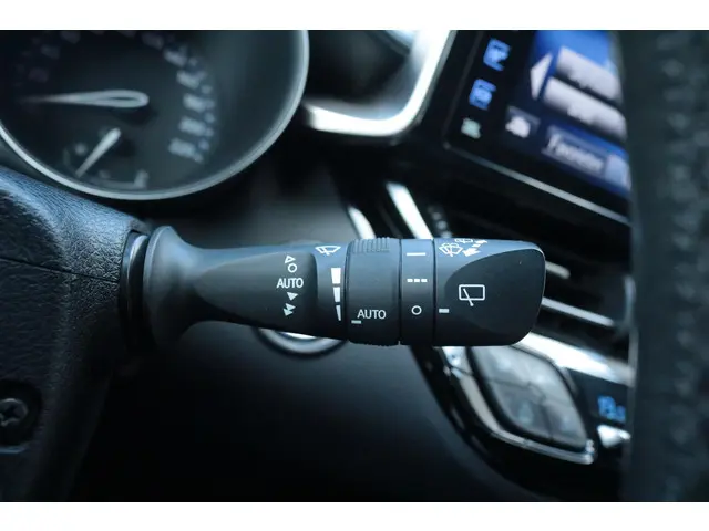 Toyota C-HR 1.8 Hybrid Style 2018 Hybride Benzine 18