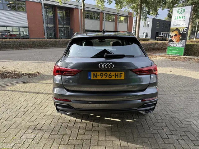 Audi Q3 45 TFSI e S edition 2021 Hybride Benzine 4