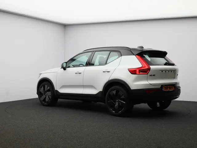 Volvo XC40 B4 197PK Plus Black Edition 2025 Benzine 17