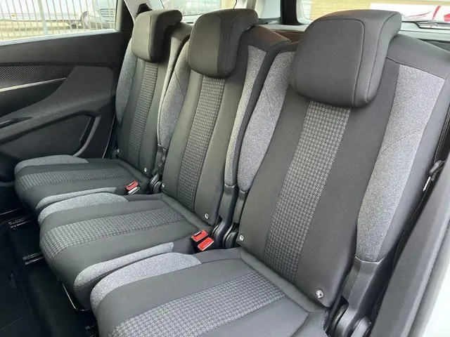 Peugeot 5008 1.2 PureTech Active 2019 Benzine 8