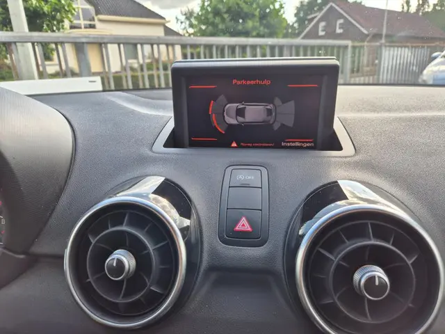 Audi A1 Sportback 1.2 TFSI Admired S-line 2013 Benzine 13