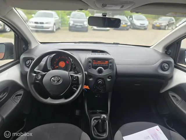 Toyota Aygo 1.0 VVT-i x, airco, 5drs 2017 Benzine 19