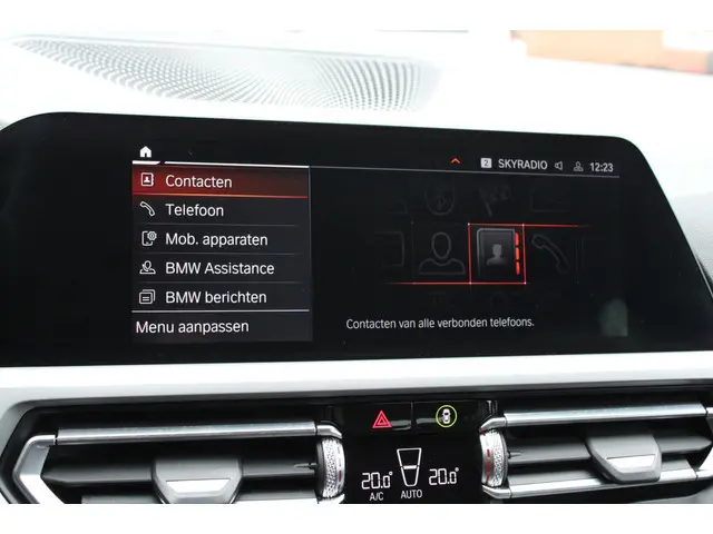 BMW 3 Serie 320i Executive Edition 2020 Benzine 19