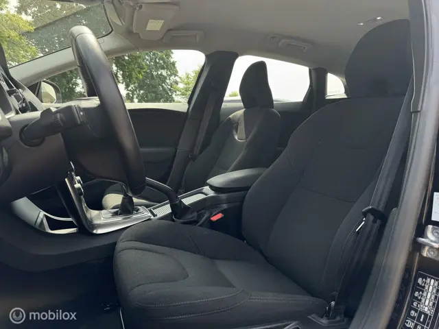 Volvo V40 2.0 T2 Summum 2016 Benzine 10
