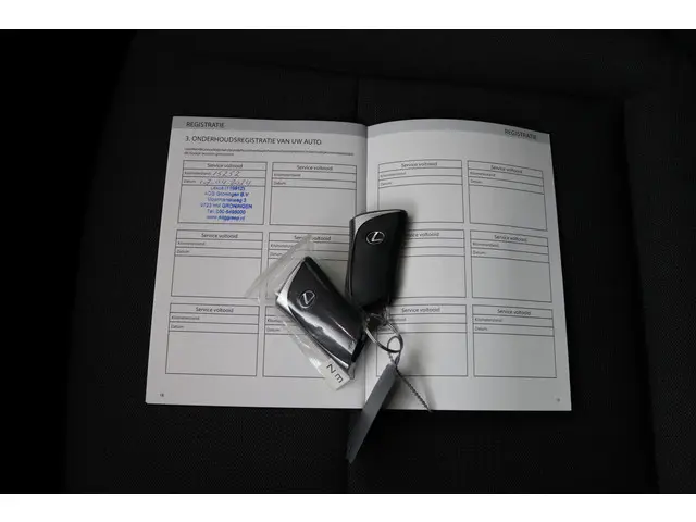 Lexus LBX 2WD 2024 Hybride Benzine 9