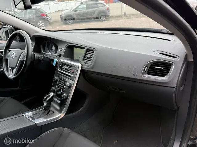 Volvo V60 1.6 T3 Momentum AUTOMAAT, TREKHAAK 2014 Benzine 13