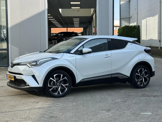 Toyota C-HR 1.8 Hybrid Style 2018 Hybride Benzine 29