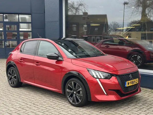 Peugeot 208 1.2 Turbo 100 PK GT Pack 2021 Benzine 10