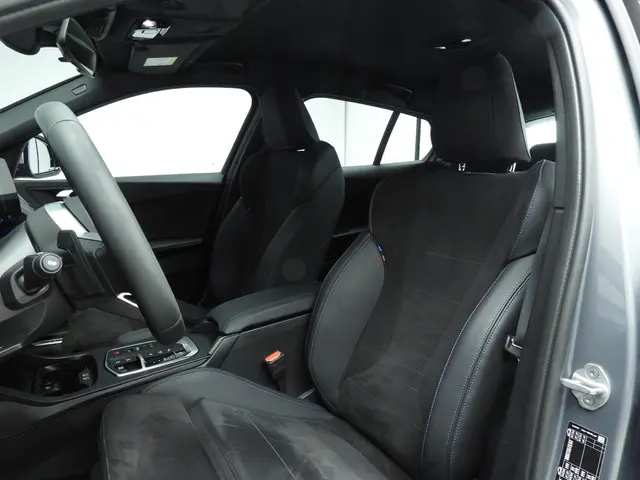 BMW 1 Serie 5-deurs 120 2025 Benzine 7