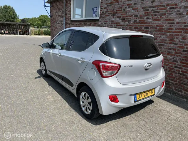 Hyundai i10 1.0i i-Motion Go! 2016 2017 Benzine 4
