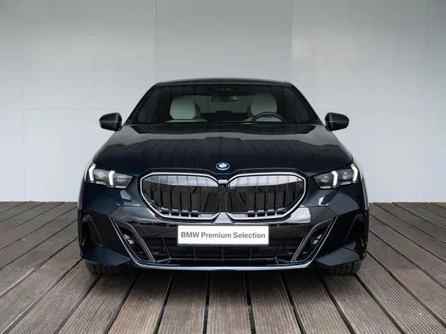 BMW 5 Serie Sedan 550e xDrive 2025 Hybride Benzine 3