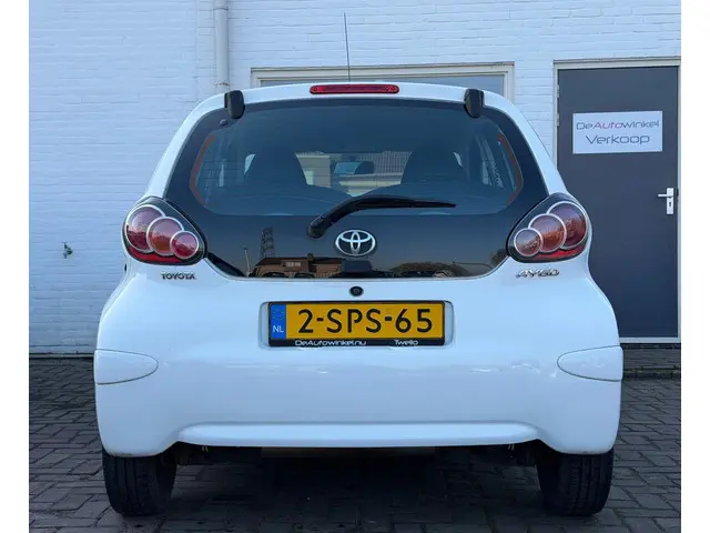 Toyota Aygo 1.0 VVT-i Now 5-deurs Airco 2013 Benzine 6