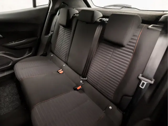 Peugeot 2008 1.2 PureTech Sport 2021 Benzine 14