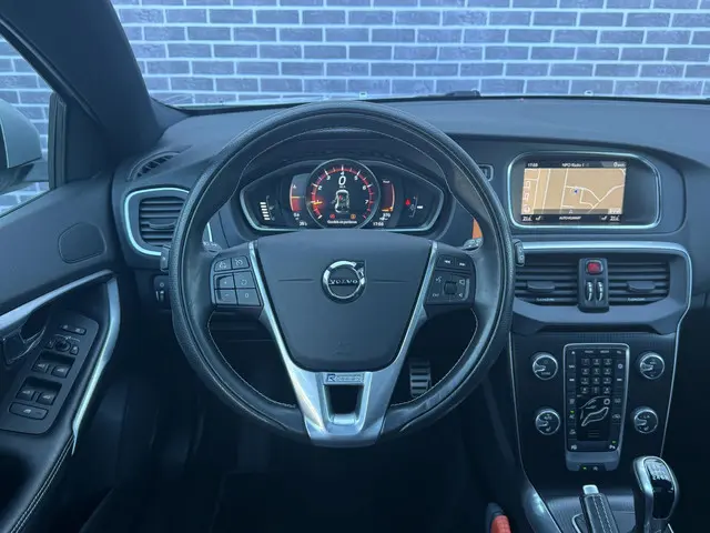 Volvo V40 2.0 T4 Business Sport 2018 Benzine 24