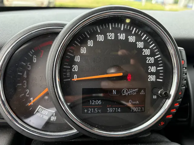 MINI Cooper Mini 1.5 Chili Business 2015 Benzine 9