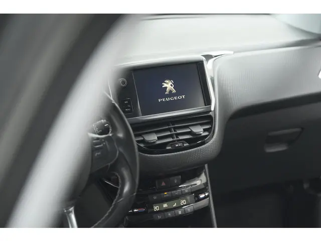 Peugeot 2008 PureTech 130 Allure 2019 Benzine 44