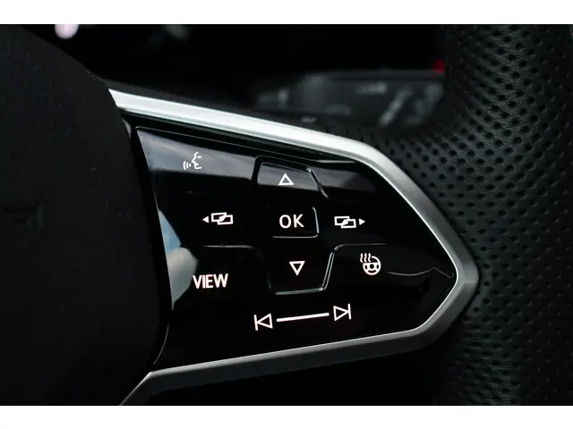 Volkswagen Golf Variant 1.5 eTSI R-Line 2021 Benzine 68