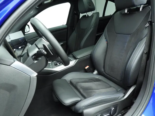 BMW 3 Serie Sedan 330d xDrive 2024 Diesel 7