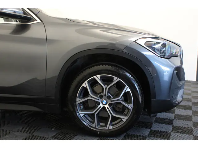 BMW X1 sDrive18i Business Edition 2022 Benzine 4