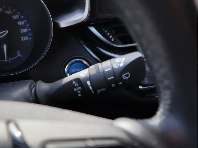 Toyota C-HR 1.8 Hybrid Executive 2017 Hybride Benzine 13