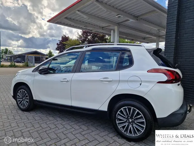 Peugeot 2008 1.2 PureTech Blue Lion 2018 Benzine 2