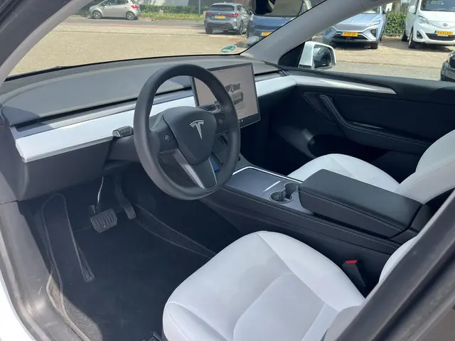 Tesla Model Y RWD 58 kWh 2022 Elektrisch 6
