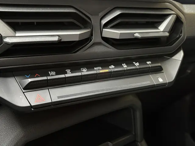 Dacia Duster 1.6 Hybrid Journey 2025 Hybride Benzine 33