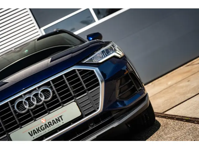Audi Q3 45 TFSI e S edition 2022 Hybride Benzine 19
