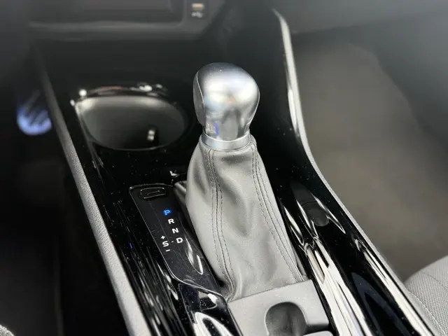 Toyota C-HR 2.0 Hybrid Bi-Tone 2020 Hybride Benzine 23